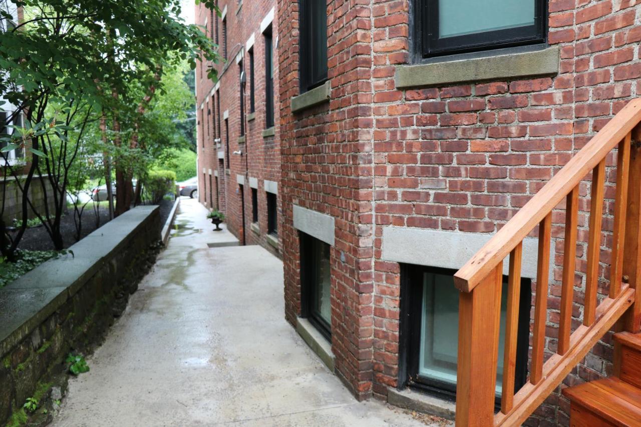 A Stylish Stay W/ A Queen Bed, Heated Floors.. #18 Brookline Exterior foto