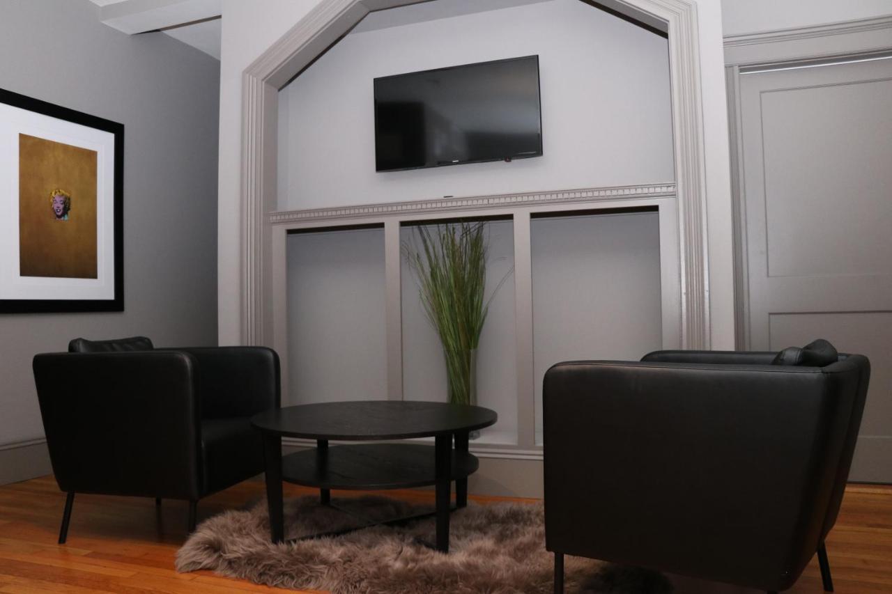 A Stylish Stay W/ A Queen Bed, Heated Floors.. #18 Brookline Exterior foto